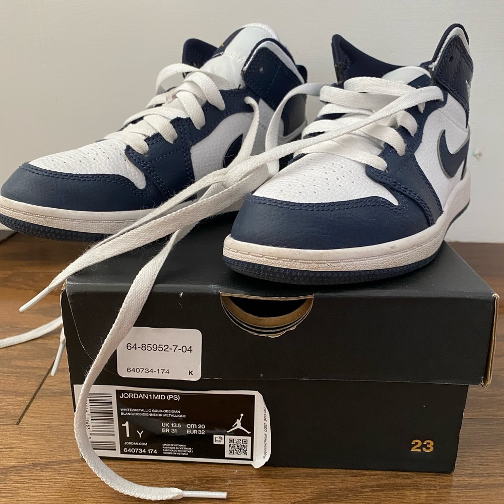 Jordan 1 Mid